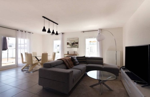 Cenon Apartment | 115 m² Apartment ∙ 4 bedrooms ∙ 8 guests