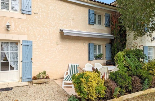Saint-Genis-d'Hiersac Cottage | 118 m² Cabin ∙ 3 bedrooms ∙ 5 guests