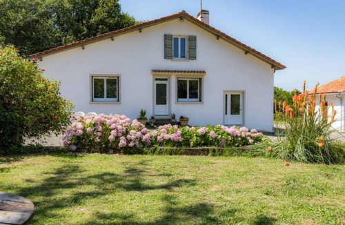 Eyres-Moncube House | 120 m² Gîte ∙ 3 bedrooms ∙ 6 guests
