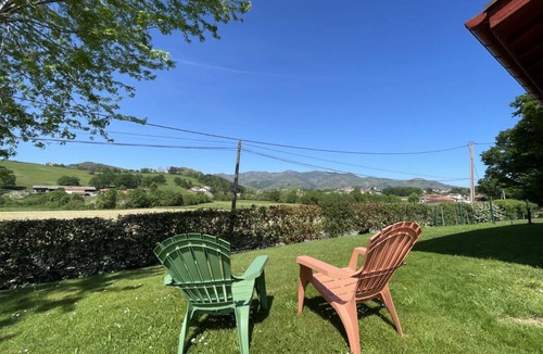Irissarry House | 125 m² Gîte ∙ 4 bedrooms ∙ 6 guests