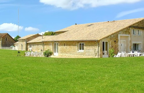 Saint-Vincent-la-Chatre House | 128 m² House ∙ 4 bedrooms ∙ 8 guests