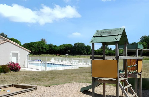 Saint-Vincent-la-Chatre House | 128 m² House ∙ 5 bedrooms ∙ 10 guests