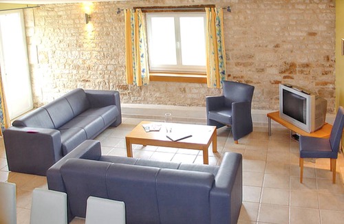 Saint-Vincent-la-Chatre House | 128 m² House ∙ 5 bedrooms ∙ 10 guests