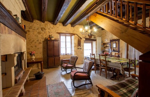 Saint-Front-la-Riviere House | 130 m² Gîte ∙ 2 bedrooms ∙ 6 guests