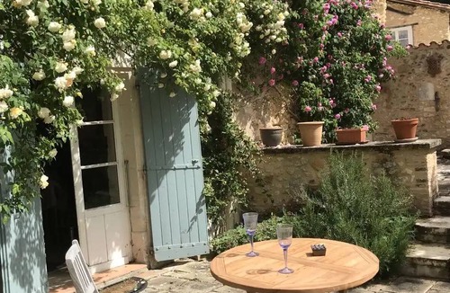 Saint-Leon-sur-l'Isle House | 130 m² House ∙ 3 bedrooms ∙ 4 guests