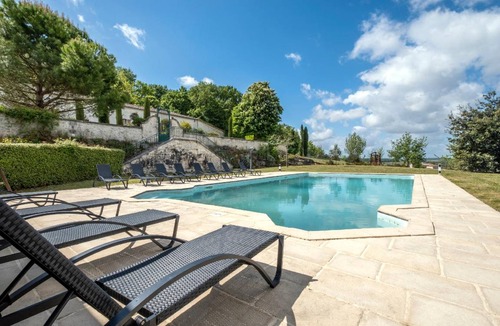 Saint-Preuil Bed & Breakfast | 130 m² Bed and breakfast ∙ 3 bedrooms ∙ 127 guests