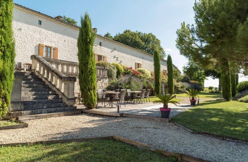 Saint-Preuil Bed & Breakfast | 130 m² Bed and breakfast ∙ 3 bedrooms ∙ 127 guests