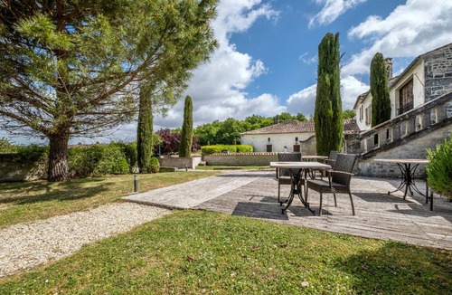Saint-Preuil Bed & Breakfast | 130 m² Bed and breakfast ∙ 3 bedrooms ∙ 127 guests