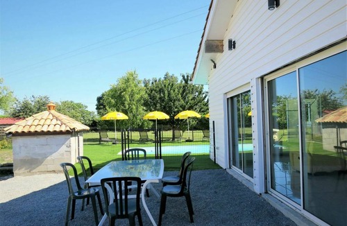 Civrac-en-Medoc Other | 150 m² Accommodation ∙ 3 bedrooms ∙ 6 guests