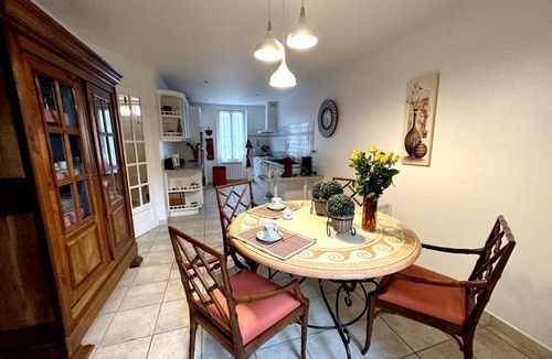 Aire-sur-l'Adour House | 150 m² Gîte ∙ 4 bedrooms ∙ 8 guests