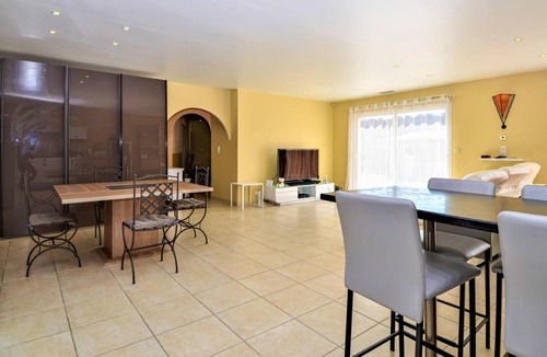 Mornas House | 150 m² House ∙ 4 bedrooms ∙ 10 guests