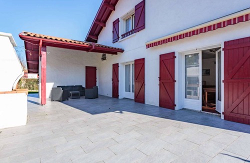 Briscous Villa | 150 m² Villa ∙ 4 bedrooms ∙ 8 guests