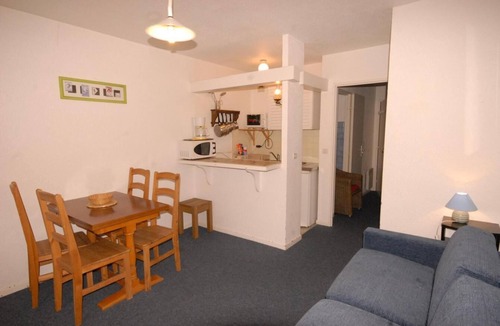 Eaux-Bonnes Apartment | 150m from ski slopes, 4th floor, view ski slopes, balcony, tv, 26m², Gourette
