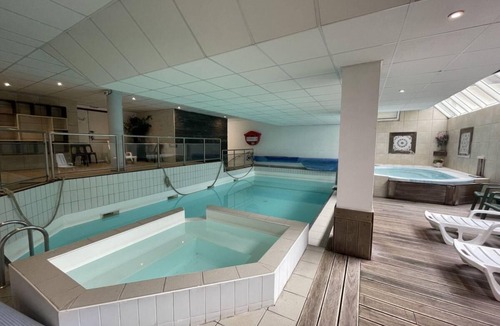 Eaux-Bonnes Apartment | 150m from ski slopes, 1st floor, view ski slopes, fitness, swimming pool, sauna, tv, ski locker