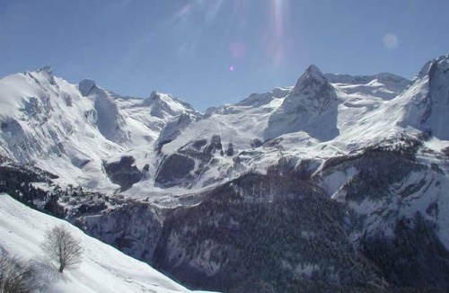 Eaux-Bonnes Apartment | 150m from ski slopes, 1st floor, view ski slopes, fitness, swimming pool, sauna, tv, ski locker