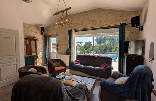 Magnac-Lavalette-Villars Cottage | 160 m² Cabin ∙ 4 bedrooms ∙ 11 guests