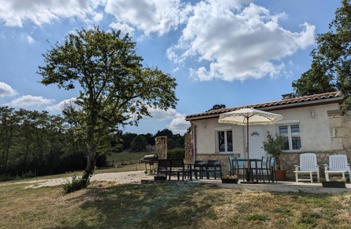 Magnac-Lavalette-Villars Cottage | 160 m² Cabin ∙ 4 bedrooms ∙ 11 guests