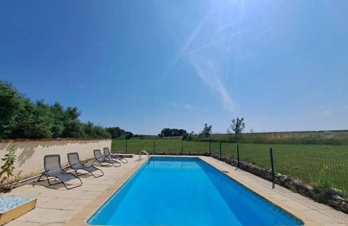 Saint-Pierre-de-Juillers House | 162 m² House ∙ 4 bedrooms ∙ 8 guests