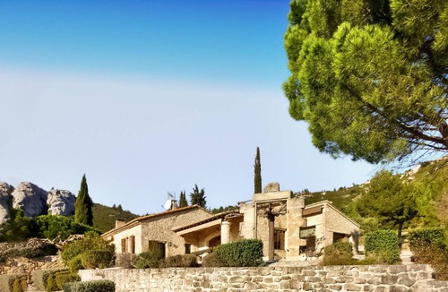 Les Baux-de-Provence House | 160 m² Farmhouse ∙ 4 bedrooms ∙ 4 guests