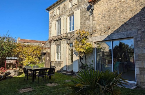 Villefagnan Cottage | 168 m² Cabin ∙ 3 bedrooms ∙ 6 guests