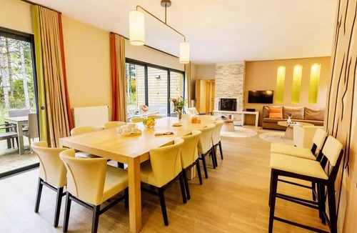 Curcay-sur-Dive House | 173 m² Mobile home ∙ 6 bedrooms ∙ 12 guests