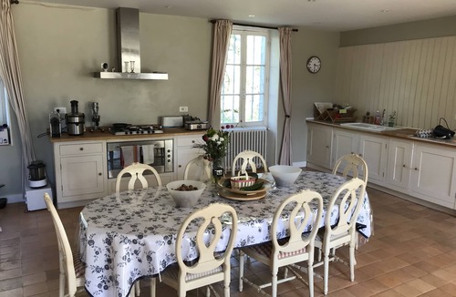 Condac House | 17th century Charentais manor house on the banks of the Charente/tennis - swimming pool