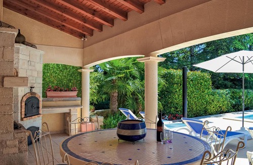 Savignac-les-Eglises House | 180 m² House ∙ 2 bedrooms ∙ 4 guests