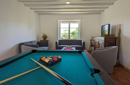 Montbron Cottage | 188 m² Cabin ∙ 5 bedrooms ∙ 14 guests