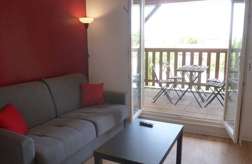 Chasseneuil-du-Poitou Apartment | 18moliere fr 4 pers. sheets, towels & cleaning included