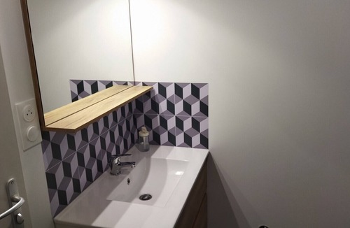 Chasseneuil-du-Poitou Apartment | 18moliere fr 4 pers. sheets, towels & cleaning included