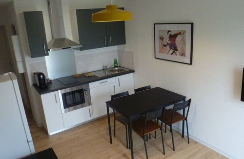Chasseneuil-du-Poitou Apartment | 18moliere fr 4 pers. sheets, towels & cleaning included