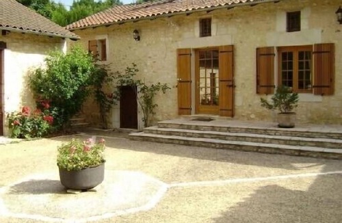 Chateau-l'Eveque House | 18th century farmhouse, fully renovated, quiet, well equipped.