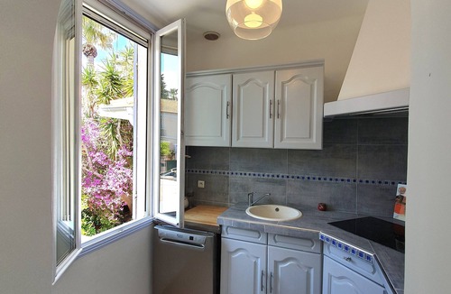 Hyeres City Centre Villa | 1ET. VILLA DE MAITRE HYERES - RESIDENTIAL AREA - VERY QUIET - AIR-CONDITIONED