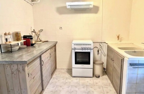 Saint-Seurin-de-Prats Apartment | 2 Bed apartment with private pool on the Dordogne River, restaurants 2 min walk.