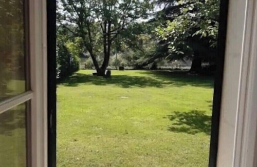 Saint-Seurin-de-Prats Apartment | 2 Bed apartment with private pool on the Dordogne River, restaurants 2 min walk.