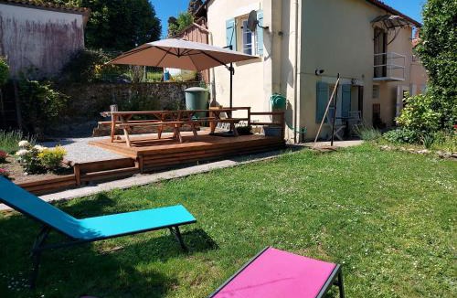 Confolens House | 2 Bed House with Mountain View Garden and Bbq
