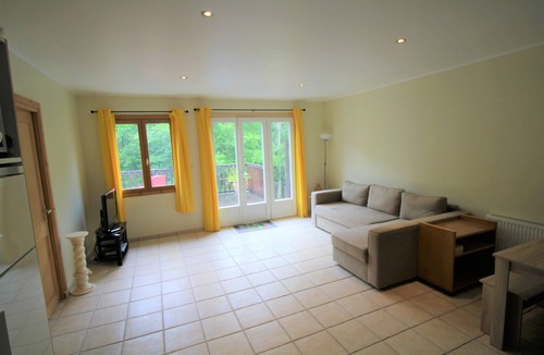 Cercoux House | 2 bed lakeside guest house with parking