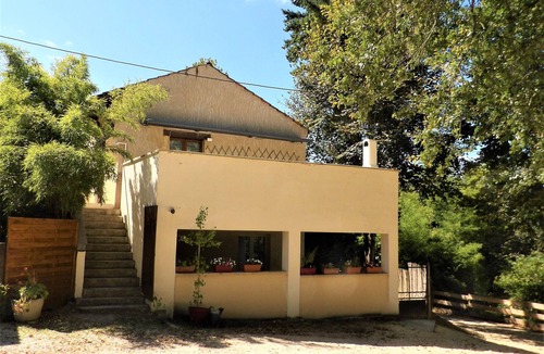 Sarlat-la-Caneda House | 2-bedroom gîte for 5 to 7 people in Sarlat. Heated swimming pool.