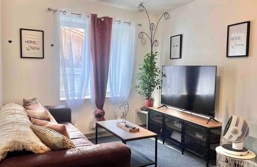 Ruelle-sur-Touvre House | 2 bedroom house in town center, WIFI & free parking