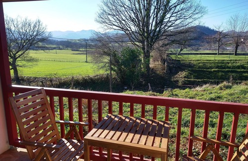 Bustince-Iriberry Apartment | 2 pers-Studio Conchita - view of the Pyrenees, 7km from Saint-Jean-Pied-de-Port.