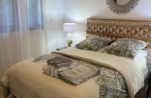 Gradignan Bed & Breakfast | 2 rooms on garden level with direct access to garden, swimming pool and barbecue