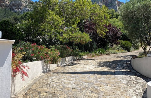 Cassis Apartment | 2-star T2 garden apartment in a secure residence