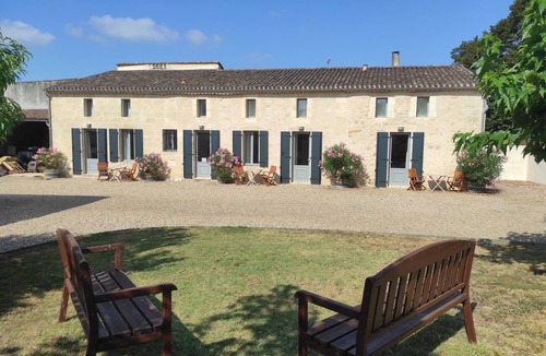 Puisseguin Cottage | 2 The Courtyard 4 Star Vineyard Gite