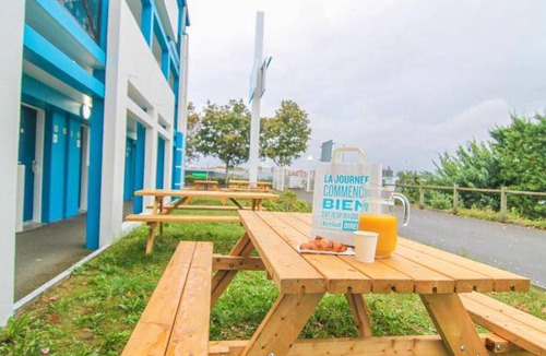 Chasseneuil-du-Poitou Hotel | 20 m² Hotel ∙ 10 guests