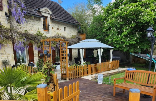 Chateau-Garnier Apartment | 200 m² Apartment ∙ 2 bedrooms ∙ 5 guests