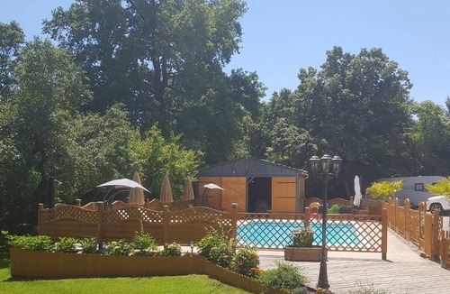 Chateau-Garnier Apartment | 200 m² Apartment ∙ 2 bedrooms ∙ 5 guests