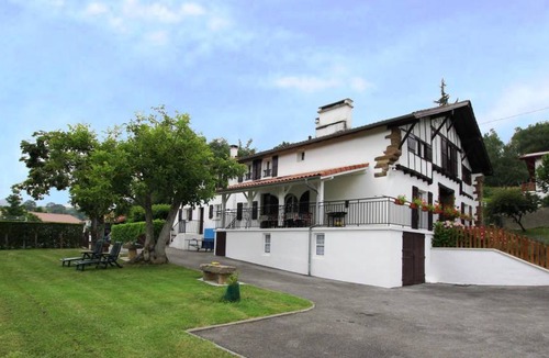Beyrie-sur-Joyeuse House | 200 m² Gîte ∙ 5 bedrooms ∙ 10 guests