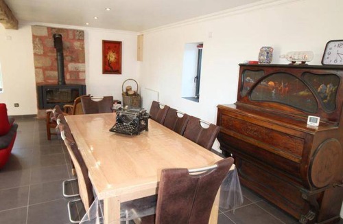 Saint-Cyr-la-Roche House | 200 m² Gîte ∙ 4 bedrooms ∙ 8 guests