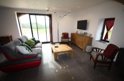 Saint-Cyr-la-Roche House | 200 m² Gîte ∙ 4 bedrooms ∙ 8 guests