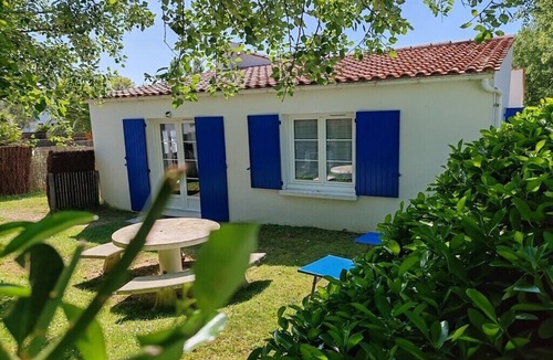 Saint-Pierre-d'Oleron House | 200m from the sea: house for 4 people with swimming pool and garden